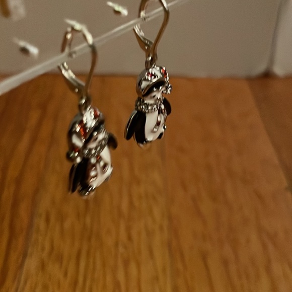 Napier holiday penguin drop earrings. Perfect for winter or holiday - Picture 16 of 17